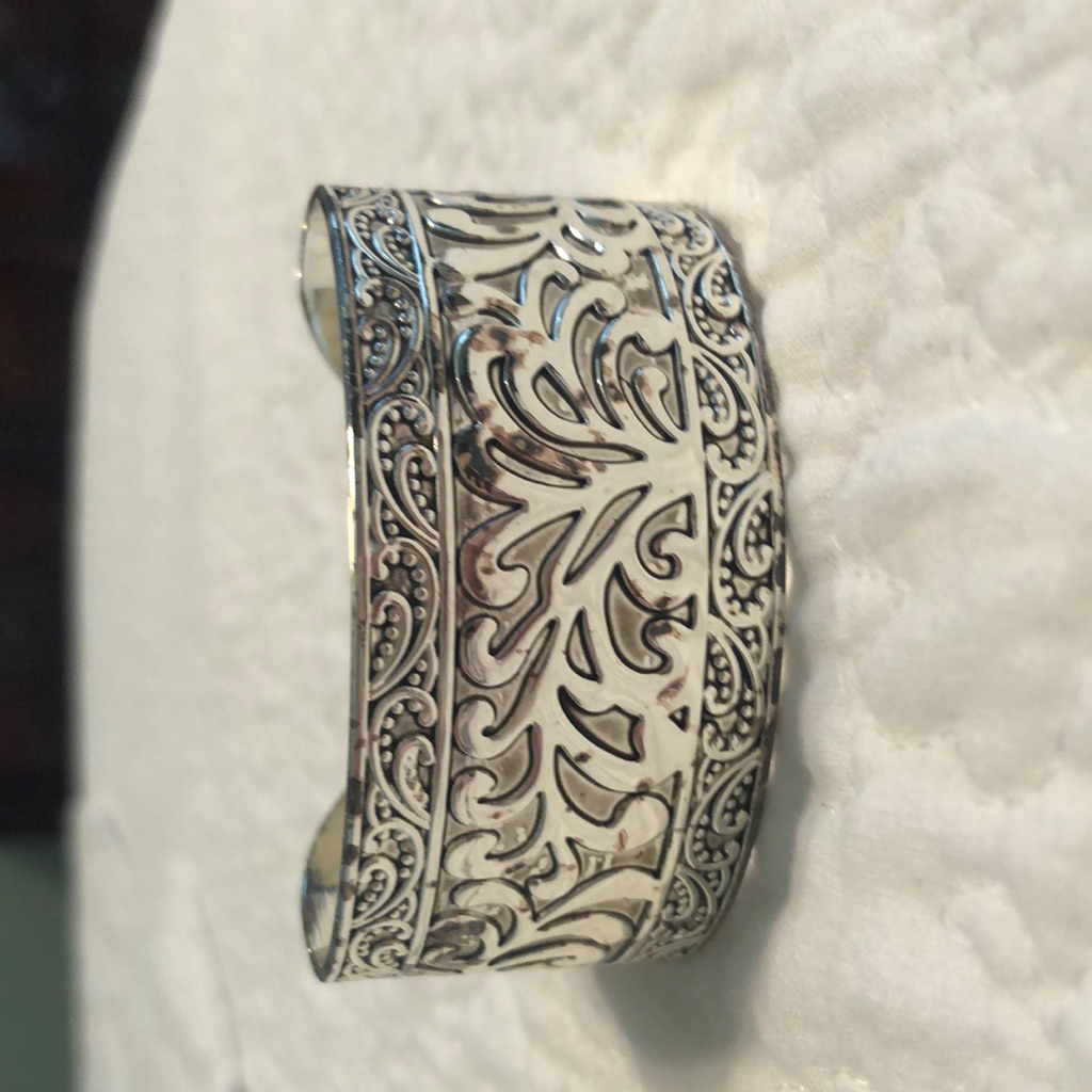 Premier Jewlery Antique Silver Plate Cuff Bracelet 9$